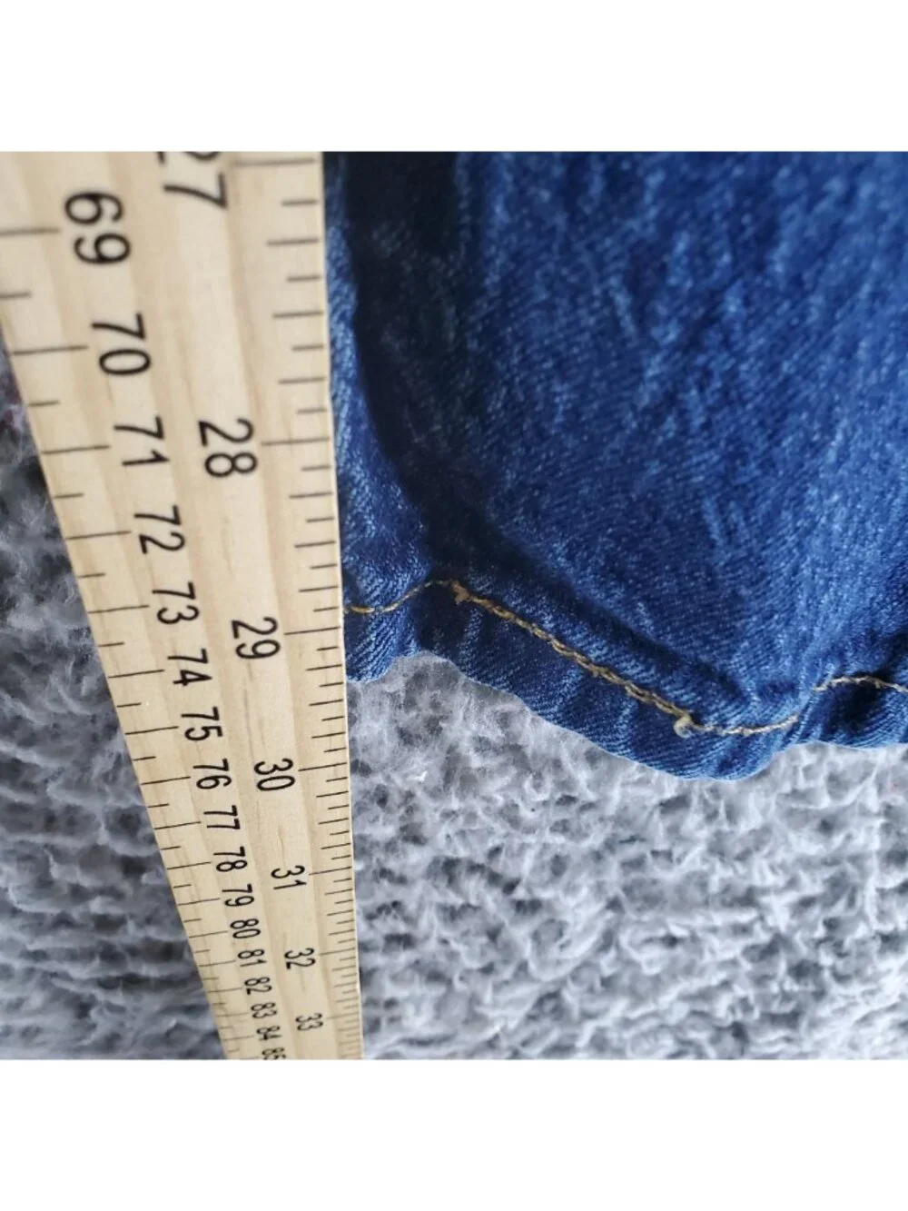 Levis Jeans Mens 38x32 Blue 505 Straight Leg Whiskering Denim *Read*